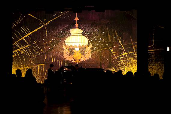 Škola Crew uses high brightness projection for its classical immersive experience